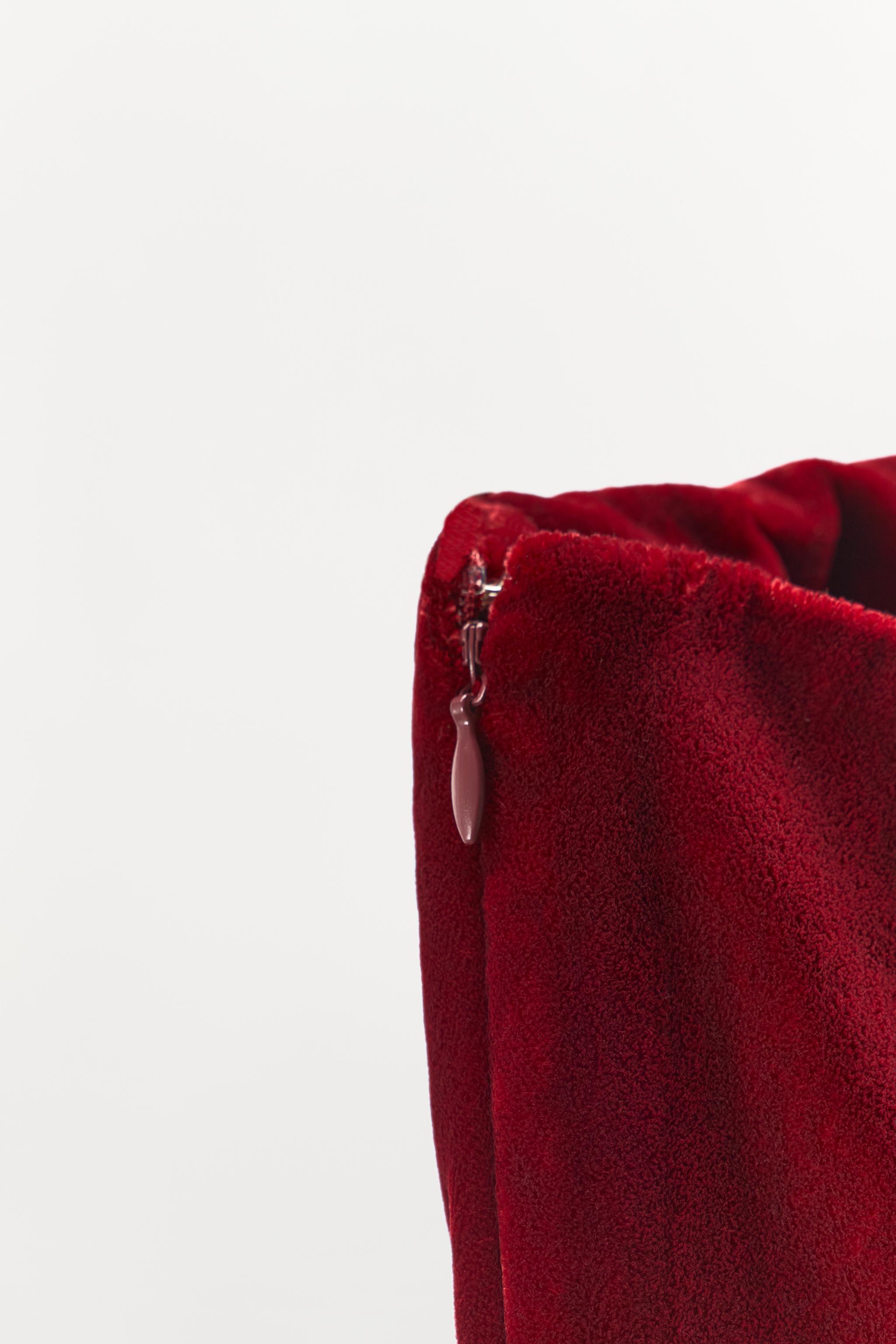 LIMITED EDITION VELVET SWEETHEART NECKLINE DRESS